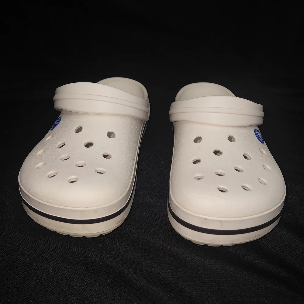 CROCS Classic White Clogs with Black Stripe Sz M6 - W8